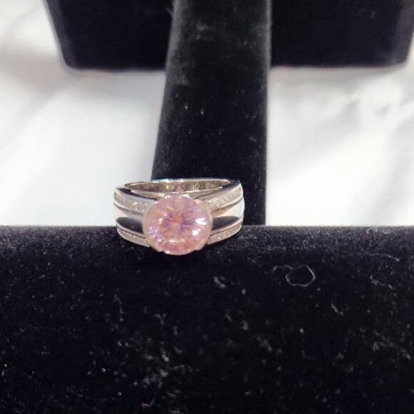 925 Silver Ring with Round Pink CZ stone and clear cz stones - Picture 5 of 5
